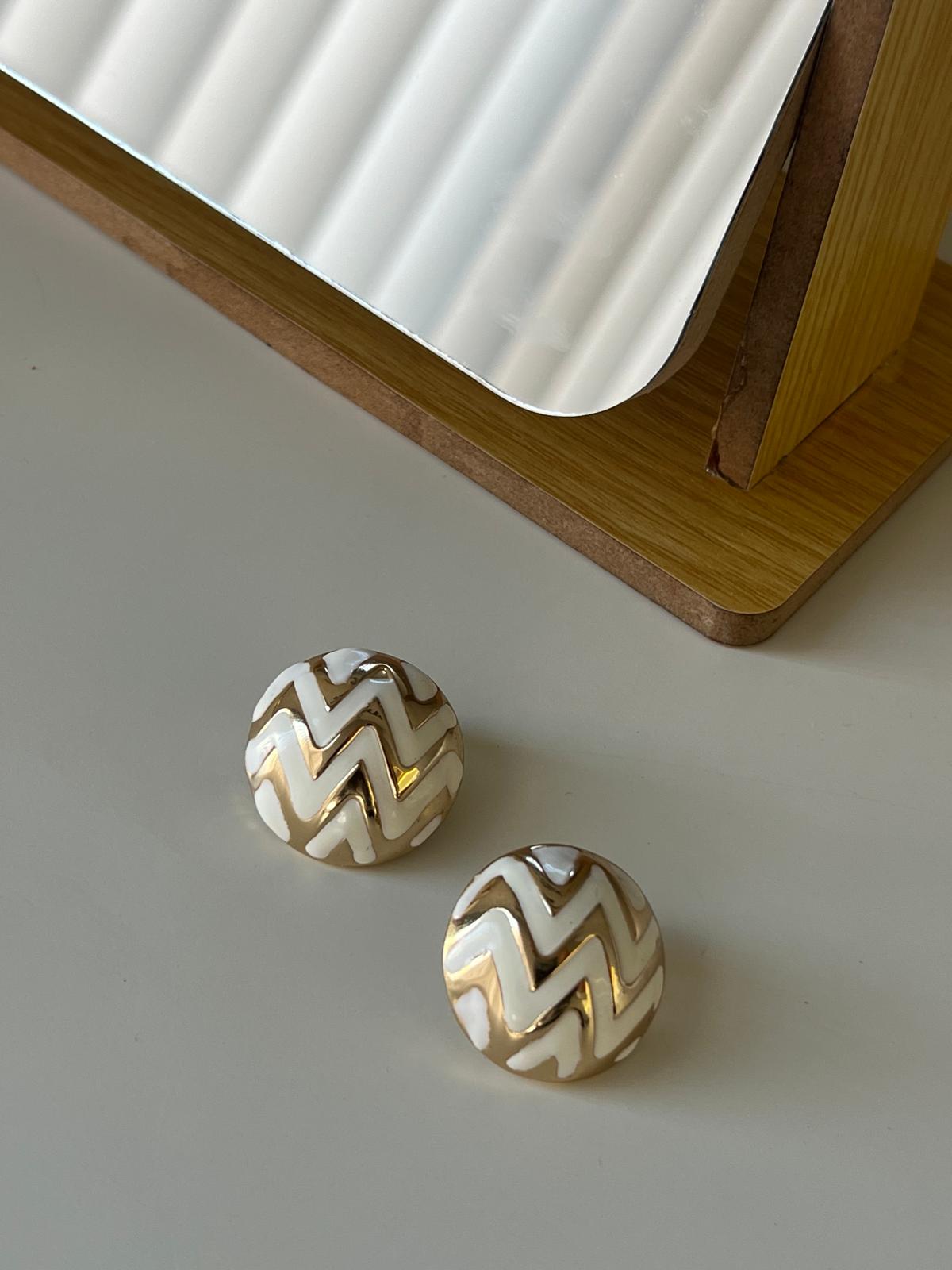 Gold-Krem Zikzak Desen Görünüm Mango Model Küpe