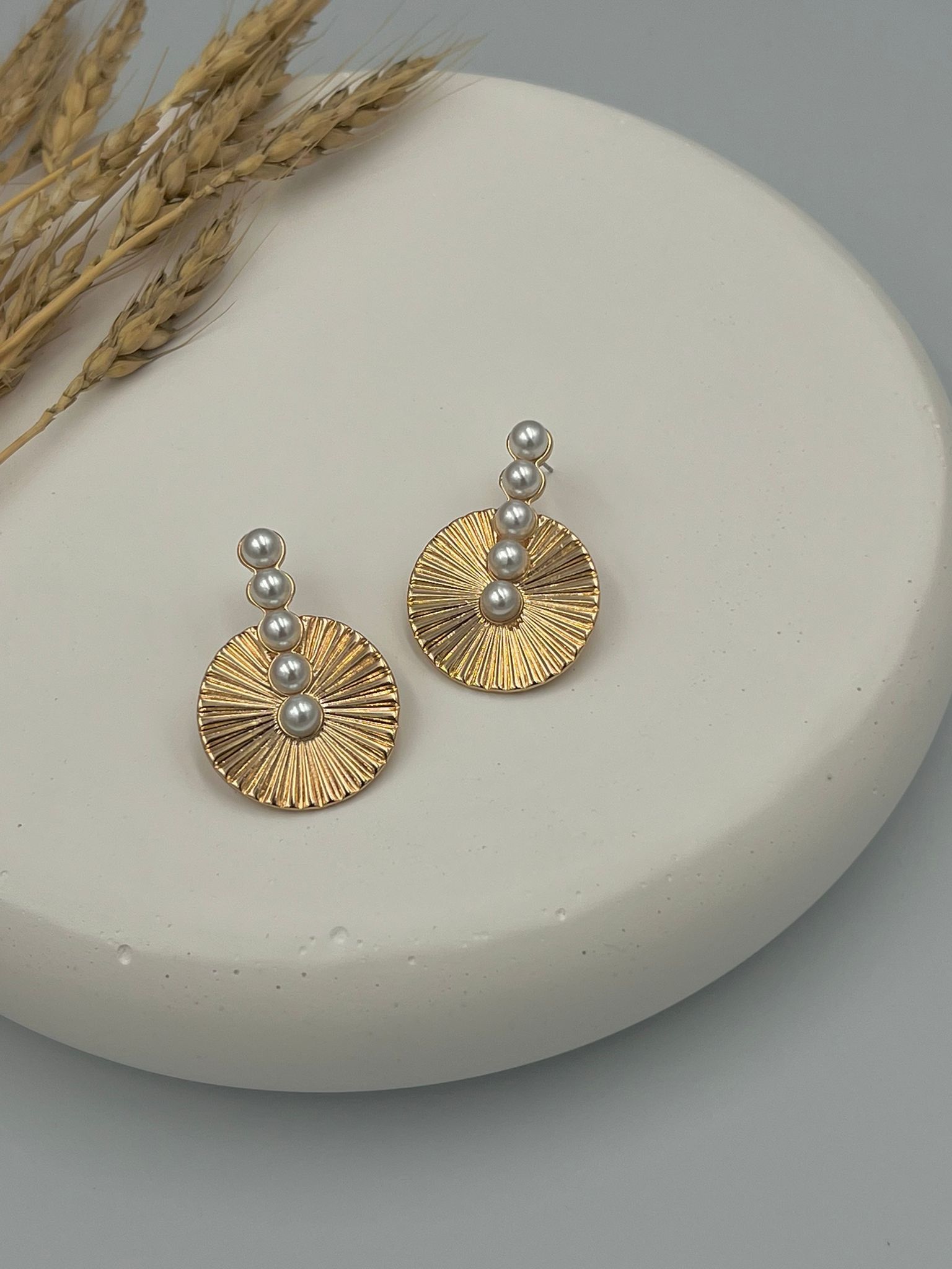 İnci detay geometrik desen vintage çelik küpe