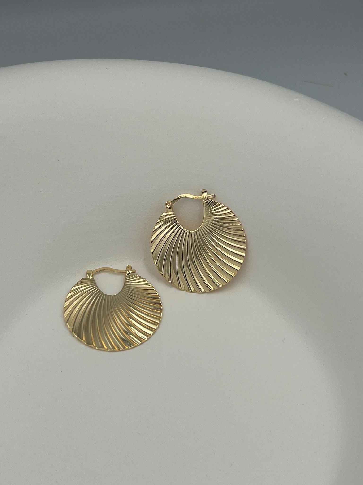 Tırtık desen geometrik çelik küpe